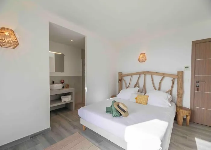 Ivona - De Luxe Avec Piscine Chauffée à Santa-giulia Villa