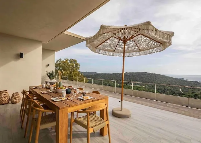 Ivona - De Luxe Avec Piscine Chauffée à Santa-giulia Villa