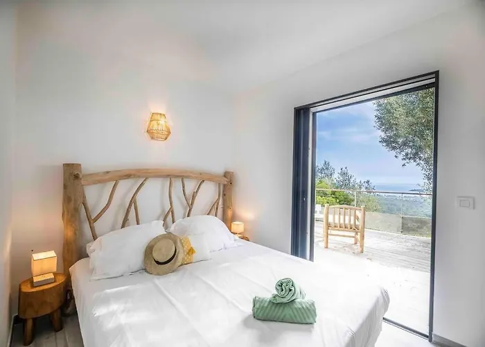 Villa Ivona - De Luxe Avec Piscine Chauffée à Santa-giulia