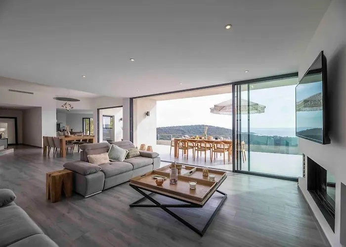 Ivona - De Luxe Avec Piscine Chauffée à Santa-giulia * Porto Vecchio