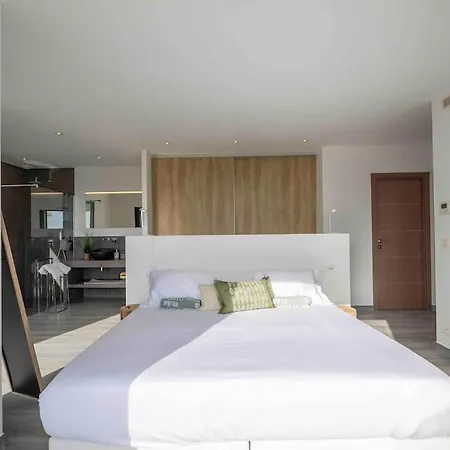 Ivona - De Luxe Avec Piscine Chauffee A Santa-giulia Порто-Веккьо