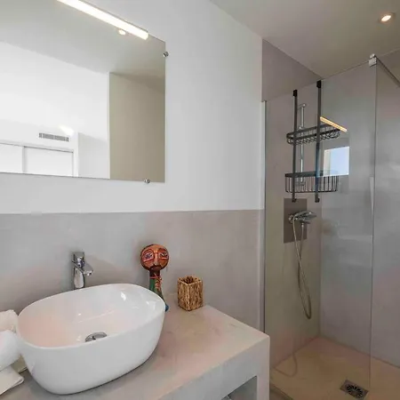 Вилла Ivona - De Luxe Avec Piscine Chauffee A Santa-giulia