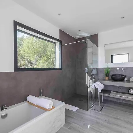 Ivona - De Luxe Avec Piscine Chauffee A Santa-giulia * 维琪奥港