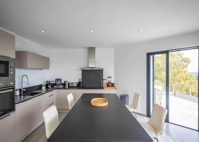 Ivona - De Luxe Avec Piscine Chauffee A Santa-giulia Villa *