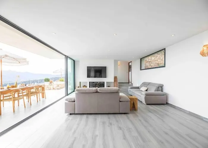 Villa Ivona - De Luxe Avec Piscine Chauffee A Santa-giulia *