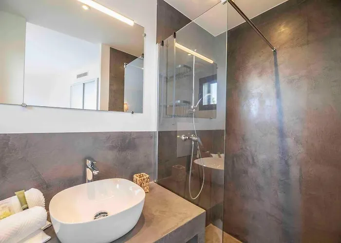 Ivona - De Luxe Avec Piscine Chauffee A Santa-giulia *