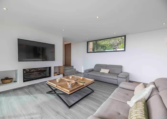 Ivona - De Luxe Avec Piscine Chauffee A Santa-giulia Villa *