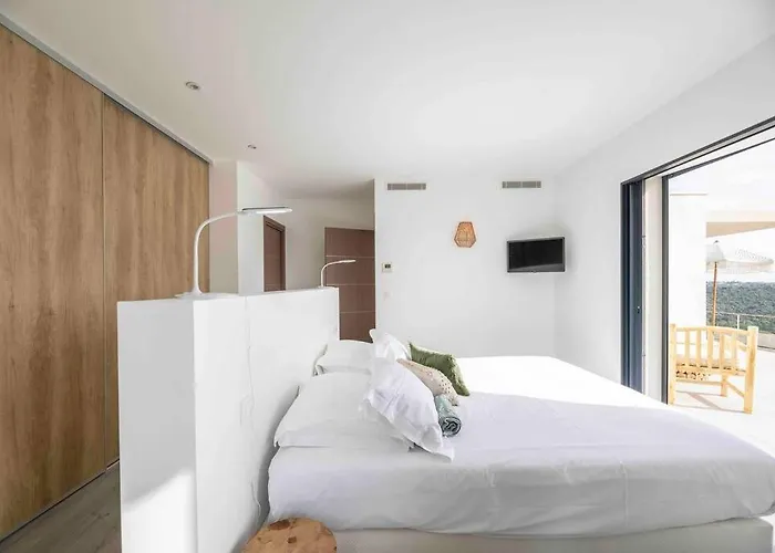 Ivona - De Luxe Avec Piscine Chauffee A Santa-giulia Porto-Vecchio (Corsica)