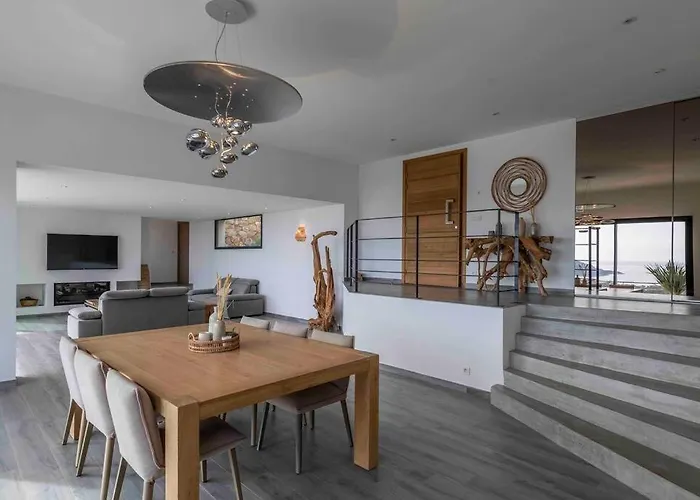 Ivona - De Luxe Avec Piscine Chauffee A Santa-giulia Villa *