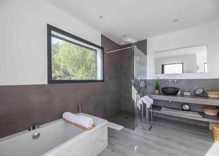 Ivona - De Luxe Avec Piscine Chauffee A Santa-giulia * Porto-Vecchio (Corsica)